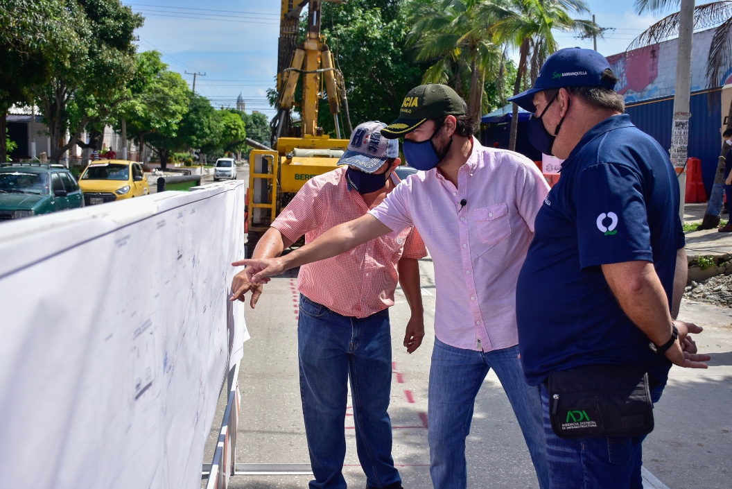 El secretario de Obras Públicas, Rafael Lafont; el Alcalde de Barranquilla, Jaime Pumarejo y Agencia Distrital de Infraestructura, Alberto Salah. 