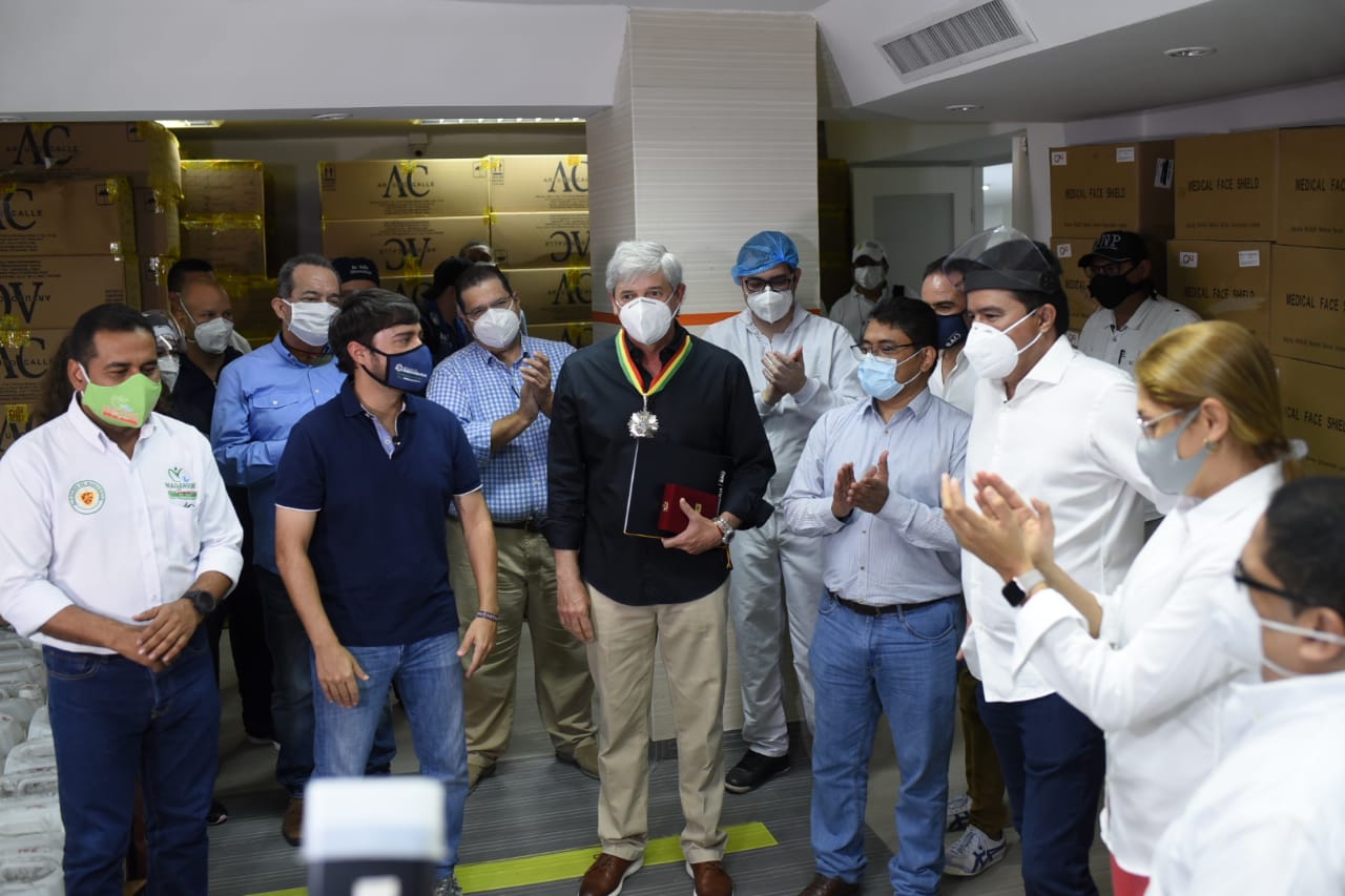 Embajador Jaime Amín recibió a Medalla Ciudad de Barranquilla, categoría de plata.