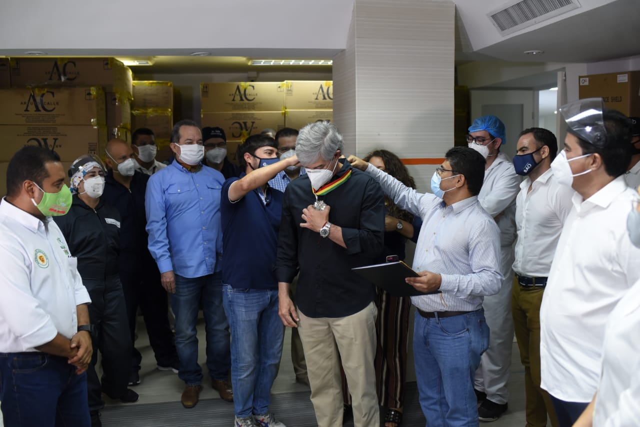 Embajador Jaime Amín recibió a Medalla Ciudad de Barranquilla, categoría de plata.