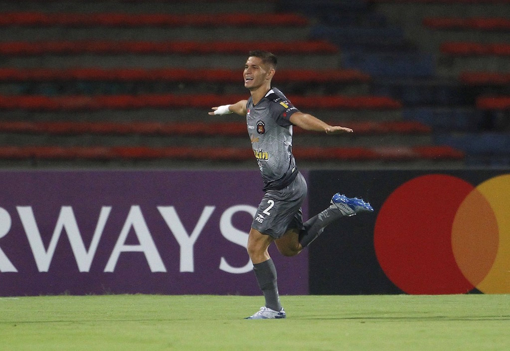 El lateral Eduardo Fereira celebra la apertura del marcador para la visita.