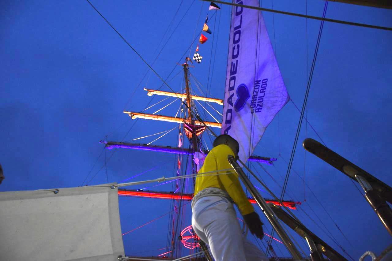 La Armada de Colombia reafirma su compromiso con la formación integral y la capacitación de los alumnos de sus escuelas de formación, permitiendo potenciar sus conocimientos, capacidades y habilidades para proteger el azul de la bandera.