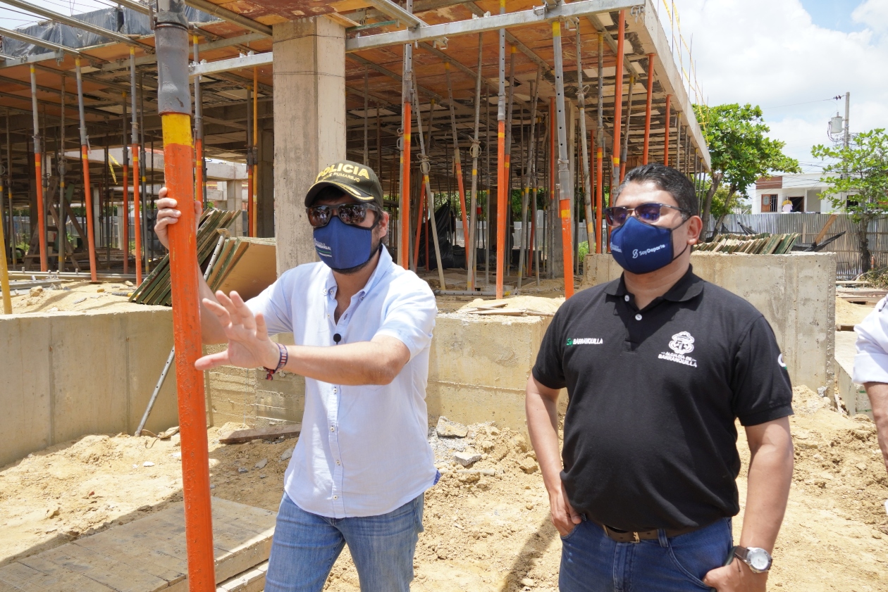 El Alcalde de Barranquilla, Jaime Pumarejo y el secretario de Salud, Humberto Mendoza.