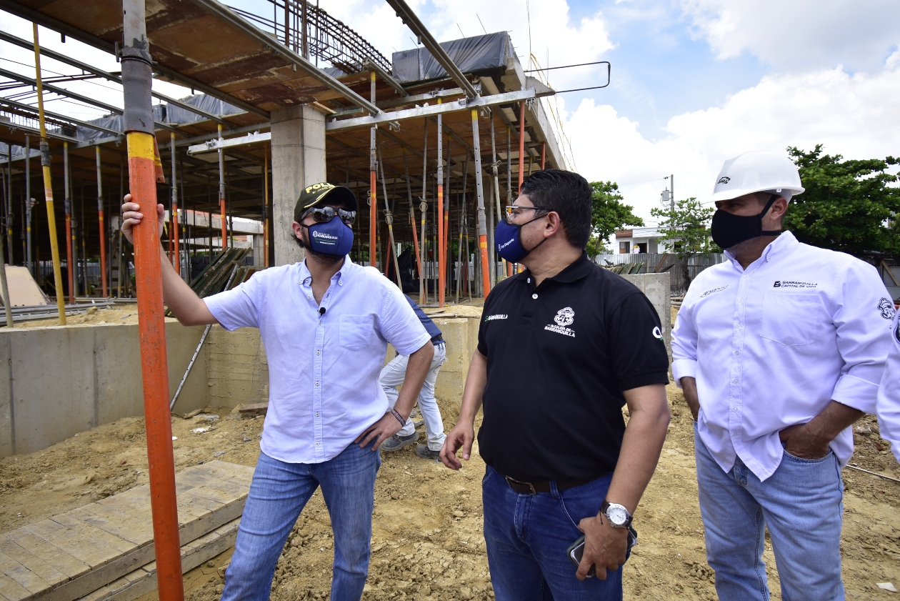 El Alcalde de Barranquilla, Jaime Pumarejo y el secretario de Salud, Humberto Mendoza.