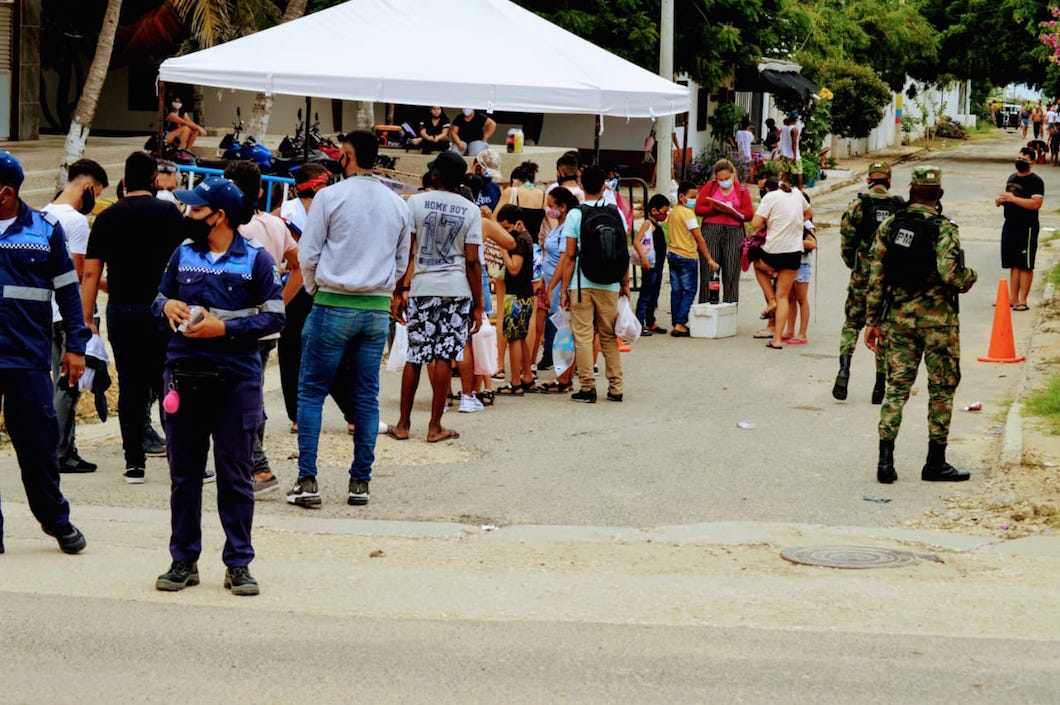 El Ejército controlando el acceso a las zonas de playas.