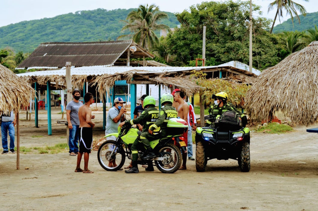 La Policía Nacional ejerciendo controles en las playas.