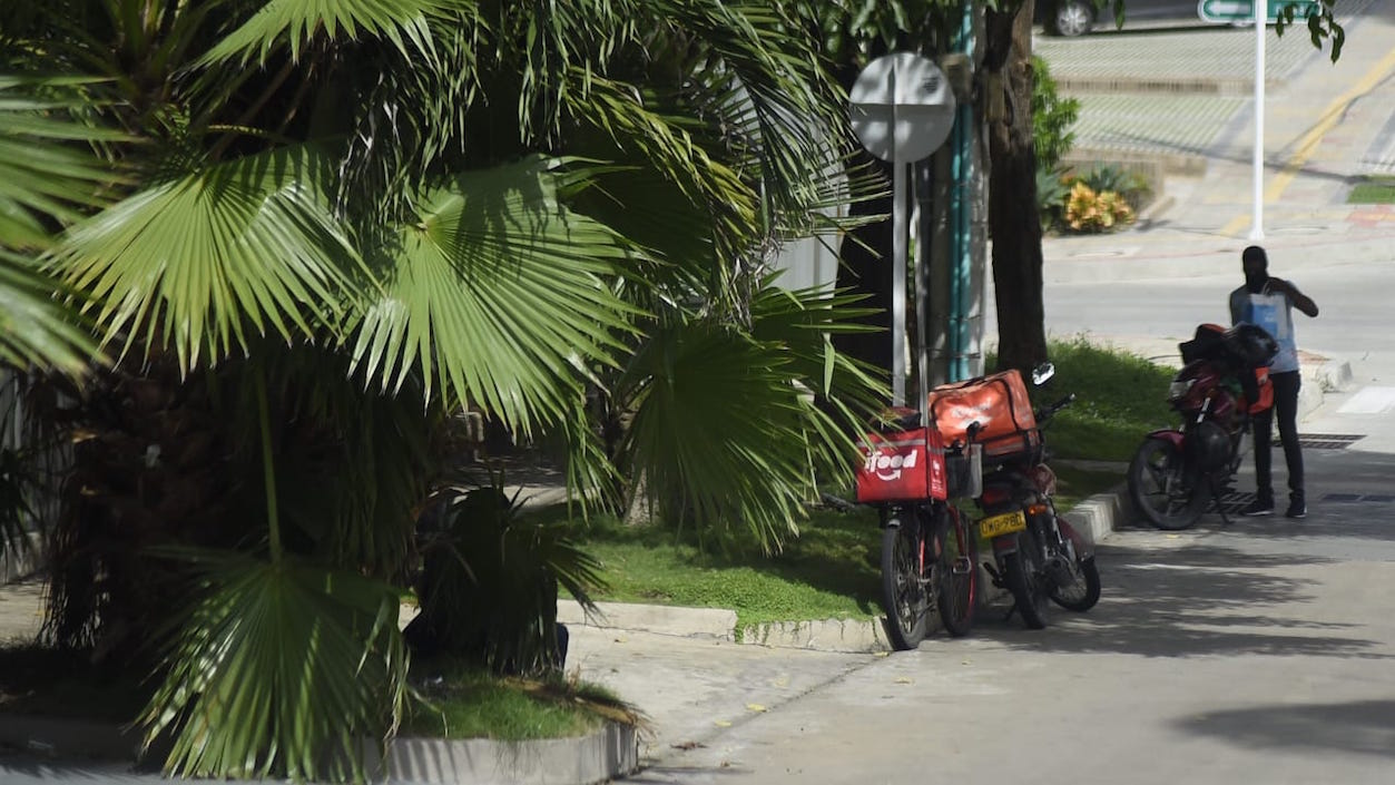 Parqueados en zona prohibida.