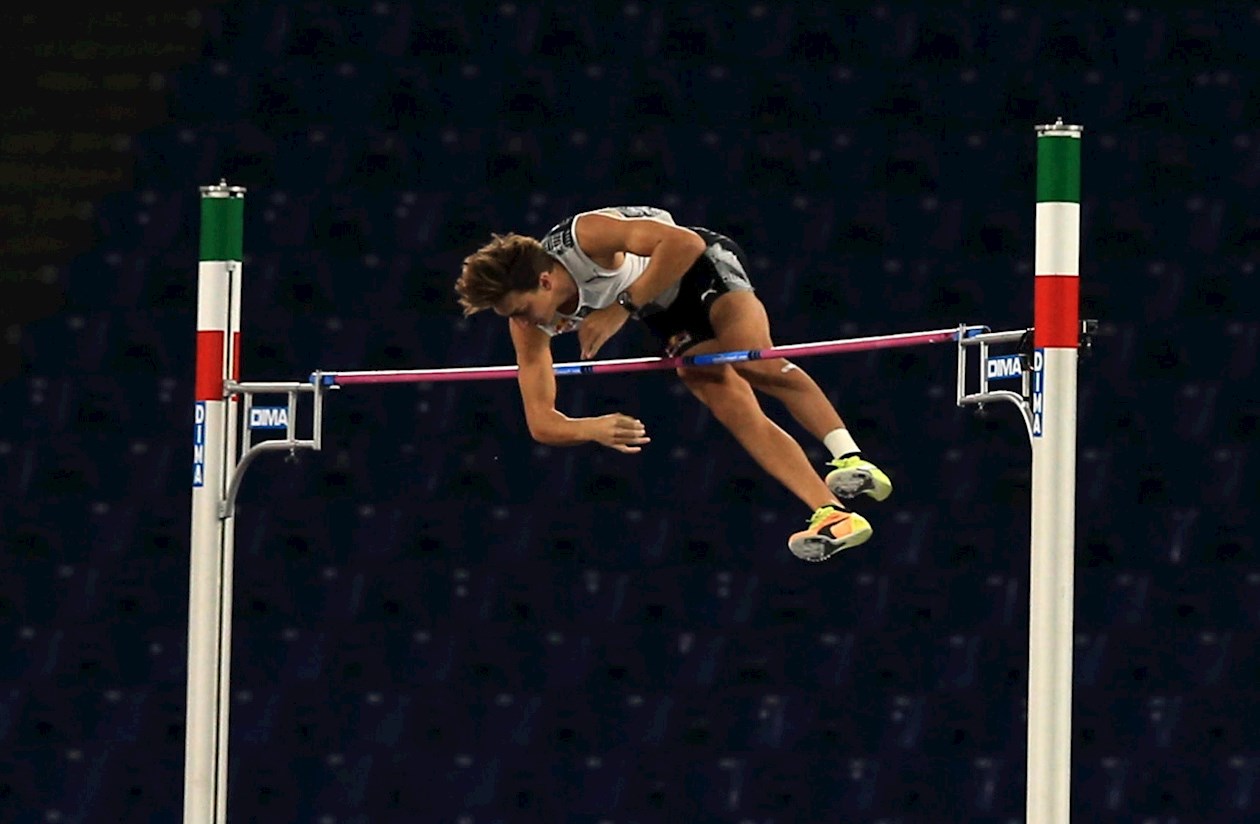 En su último campeonato del año, Mondo Duplantis volvió a vencer, esta vez sin una marca deslumbrante (5,82). 