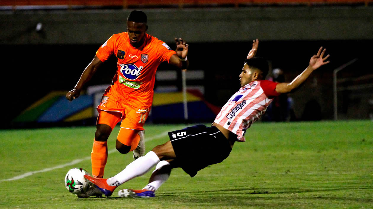 Larry Vásquez controlando una acción local.