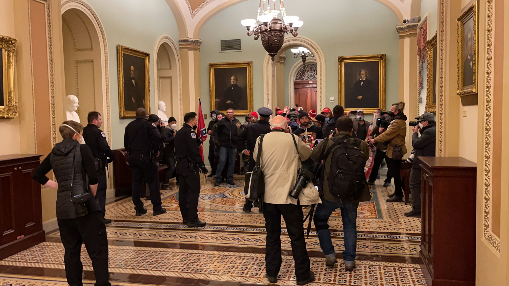 Los seguidores del mandatario al interior del Capitolio