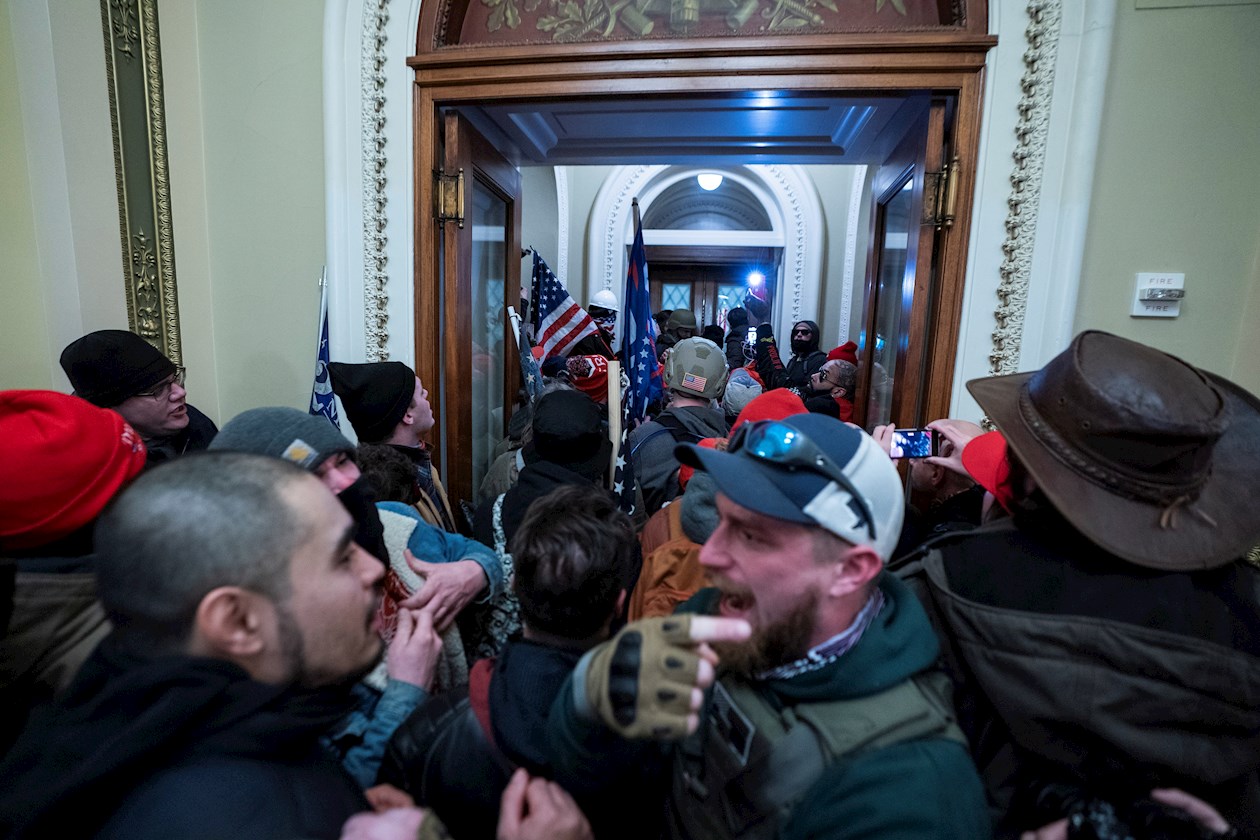 Los seguidores del mandatario al interior del Capitolio