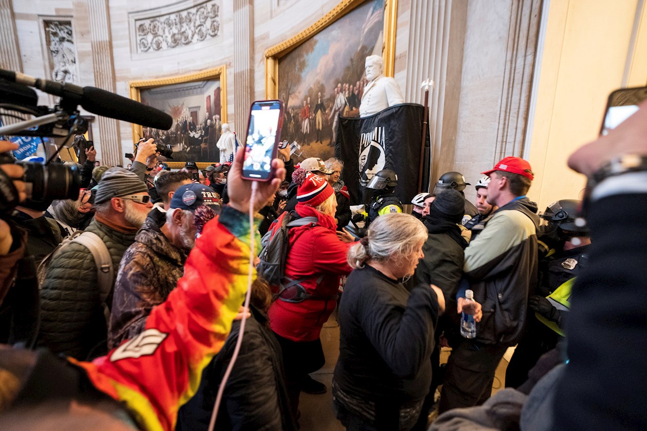 Los seguidores del mandatario al interior del Capitolio