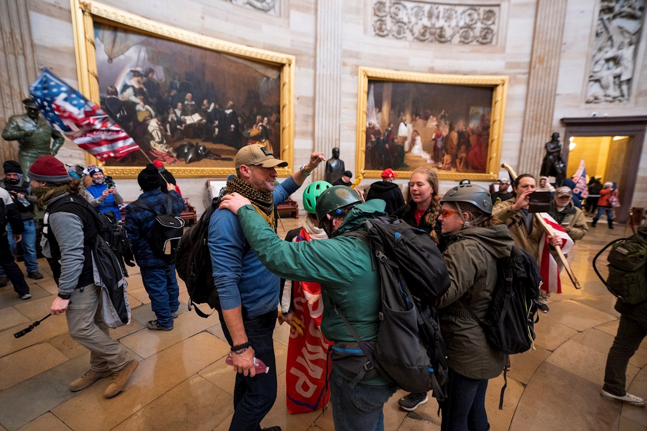 Los seguidores del mandatario al interior del Capitolio