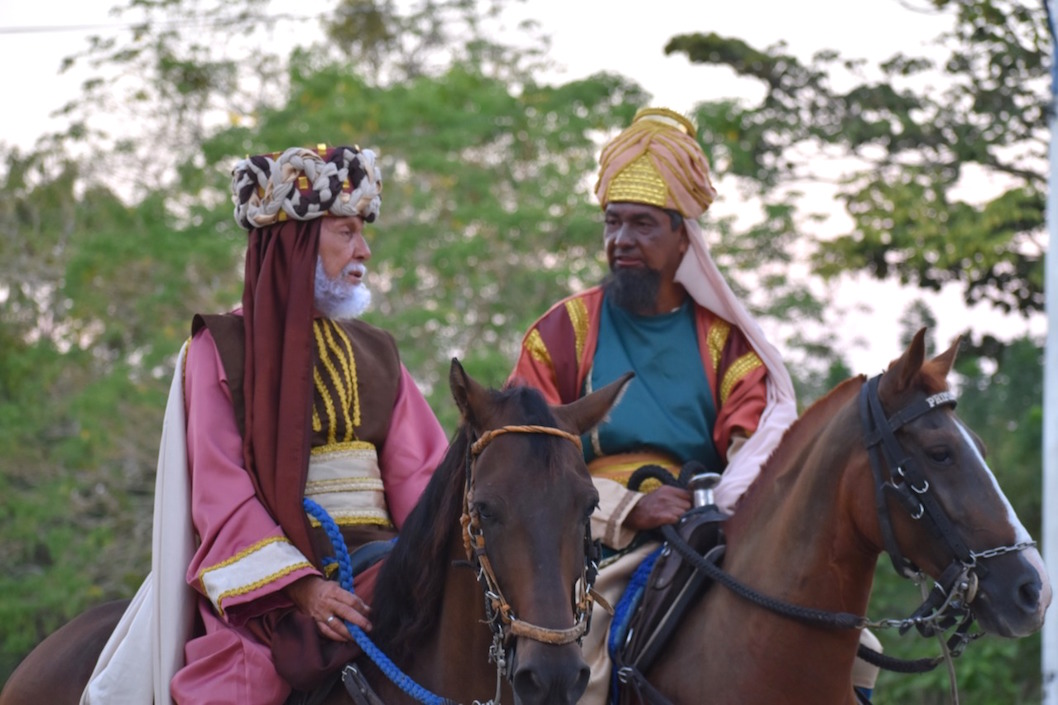 Los Reyes Magos iniciando el recorrido.