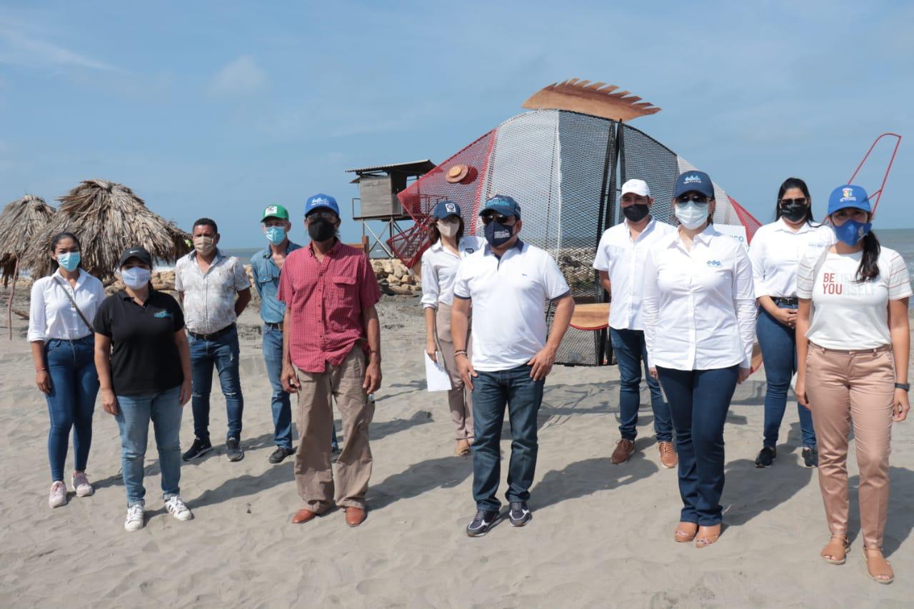 En la elaboración de las esculturas participaron Aura Anaya, Julio Martínez Aparicio y Claudia Carpintero, artesanos del municipio.  