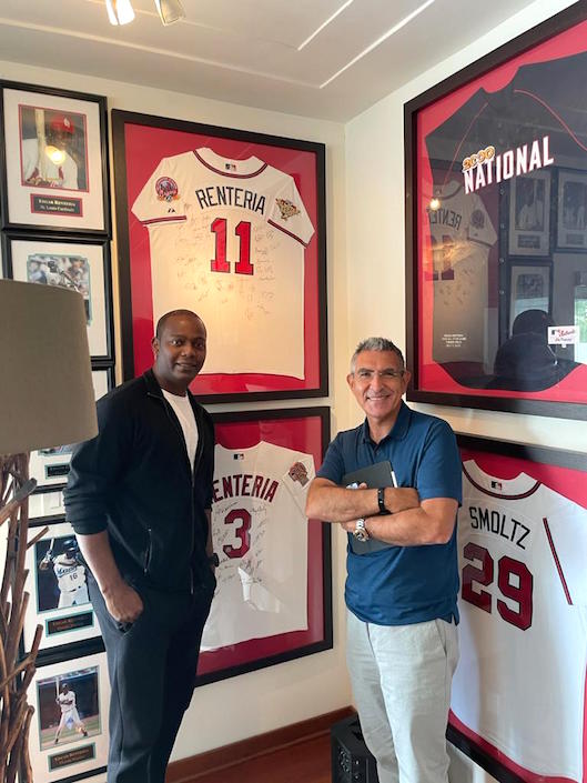 Zona Cero Rodeados de los trofeos del exgrandes Ligas barranquillero.