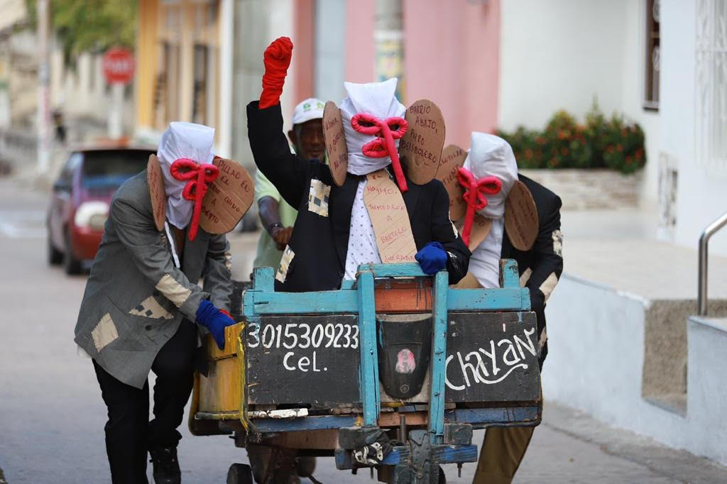Asociación folclórica marimondas del barrio Abajo. 'Las marimondas del barrio Abajo, en escena.