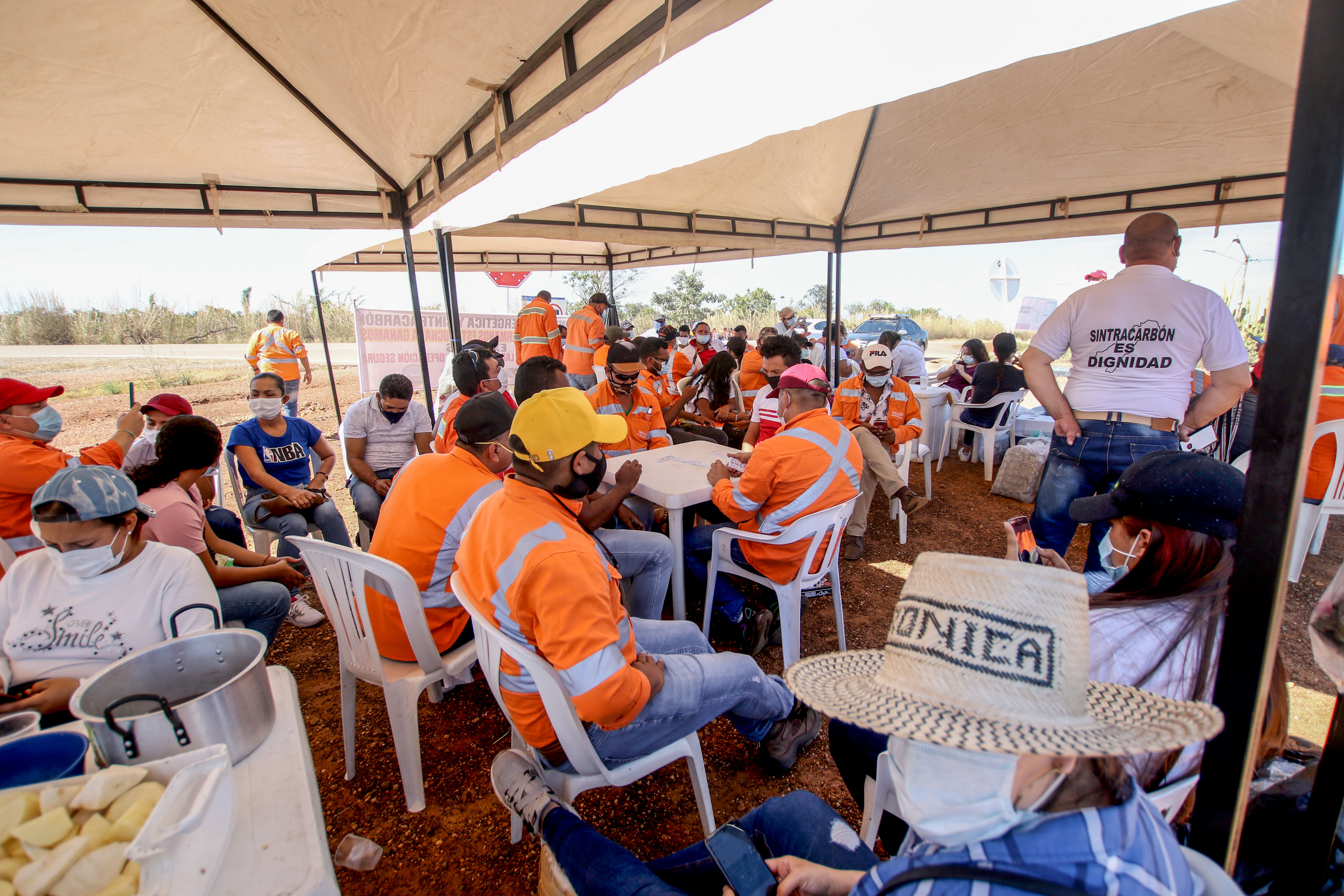 Plantón de Prodeco en Calenturitas