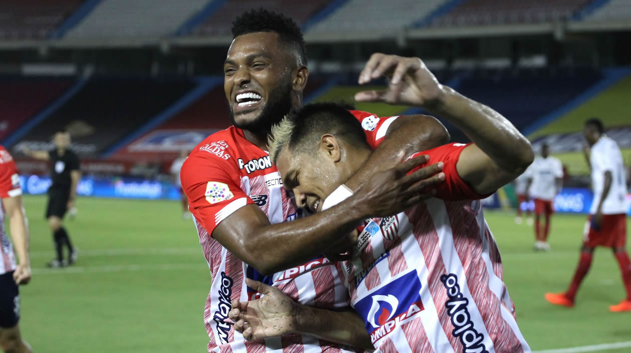 Miguel Ángel Borja celebrado con Teo.