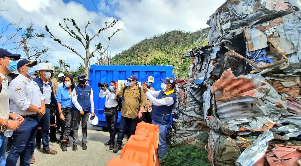 En la planta compactadora de residuos metálicos.