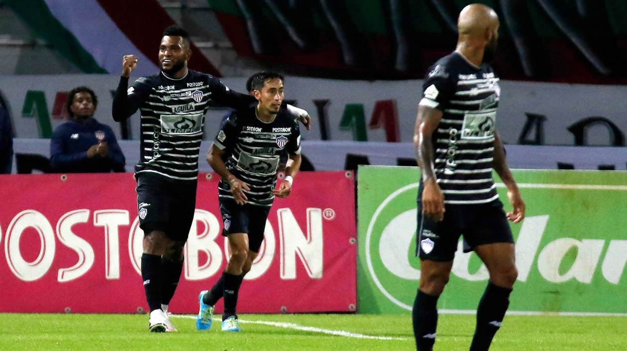 Miguel Ángel Borja, Fabián Sambueza y Freddy Hinestroza festejando en el 'Palogrande'.