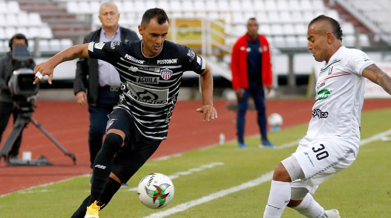 Marlon Piedrahita enfrentando la marca de Tomás Clavijo.