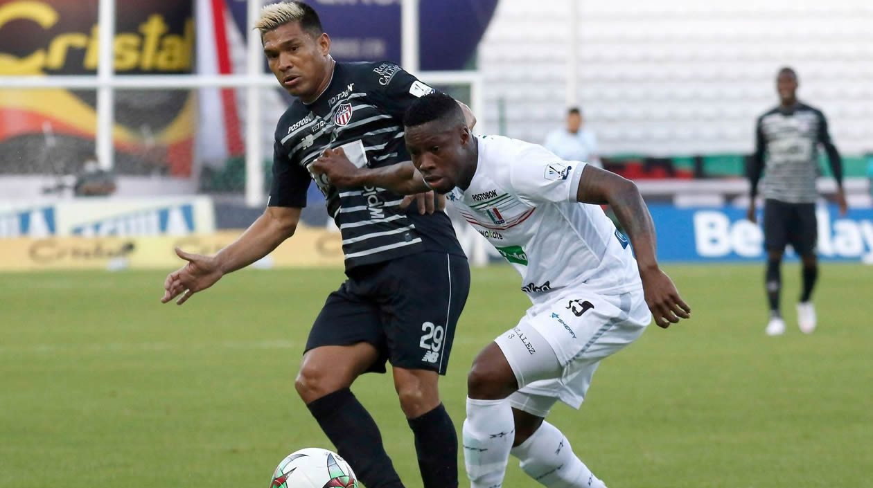 Fabián Ángel apoyando en la ofensiva.