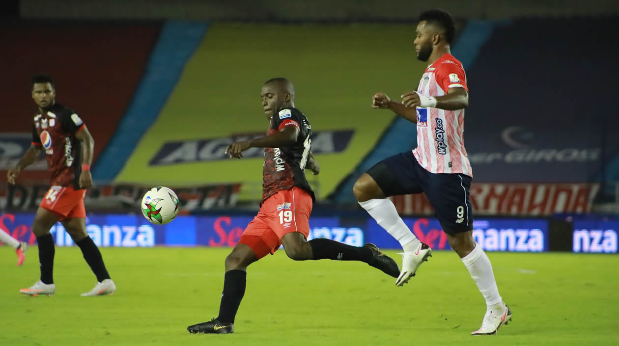 Miguel Ángel Borja en función ofensiva.