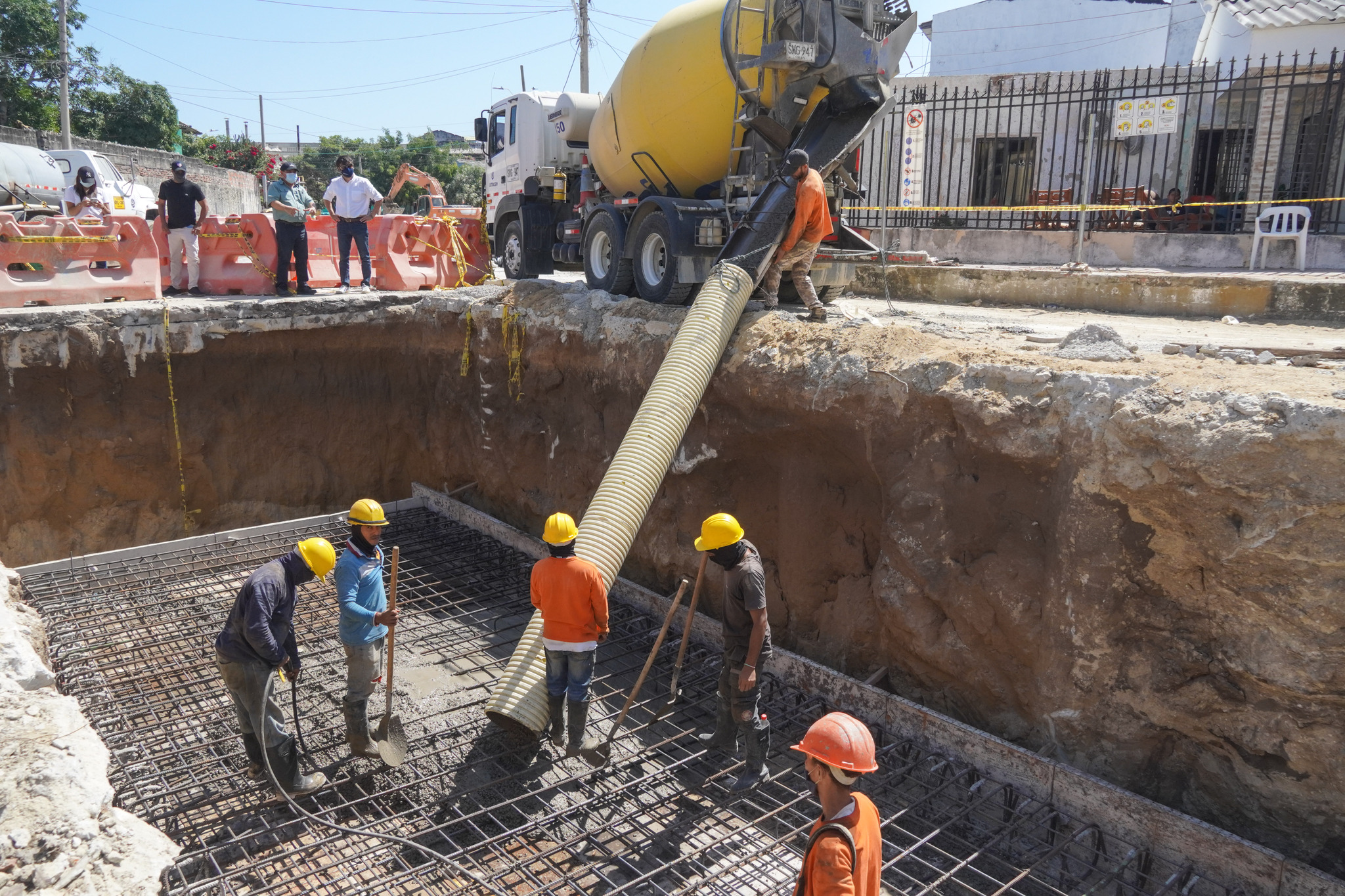 Trabajos de canalización del arroyo La Felicidad 2.