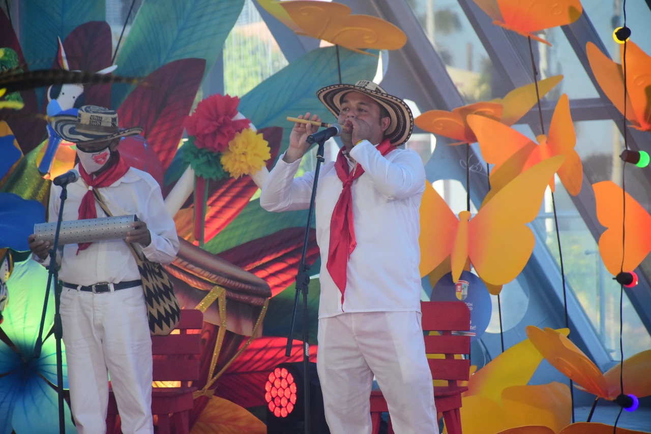 Un grupo folclórico en el homenaje virtual al Festival del Millo de Juan de Acosta.