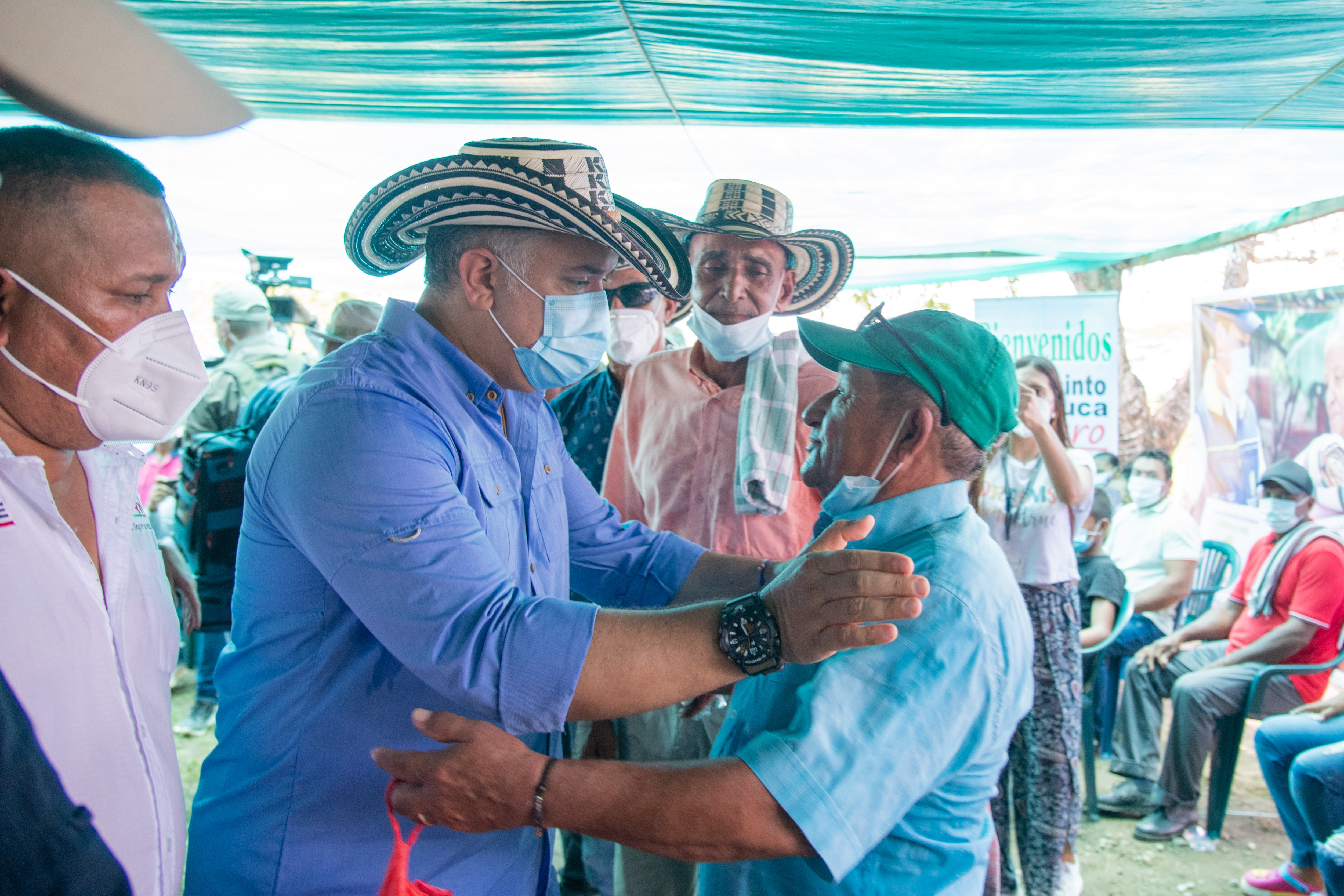 Presidente Duque visitó La Mojana y saludó a algunos afectados con las inundaciones.