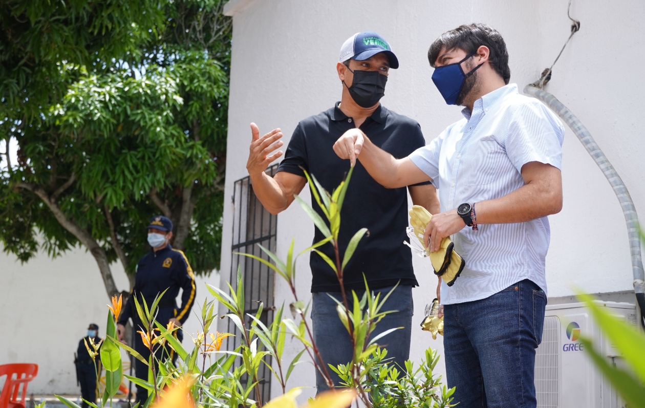 El director general de Barranquilla Verde, Henry Cáceres Messino y el Alcalde de Barranquilla, Jaime Pumarejo.