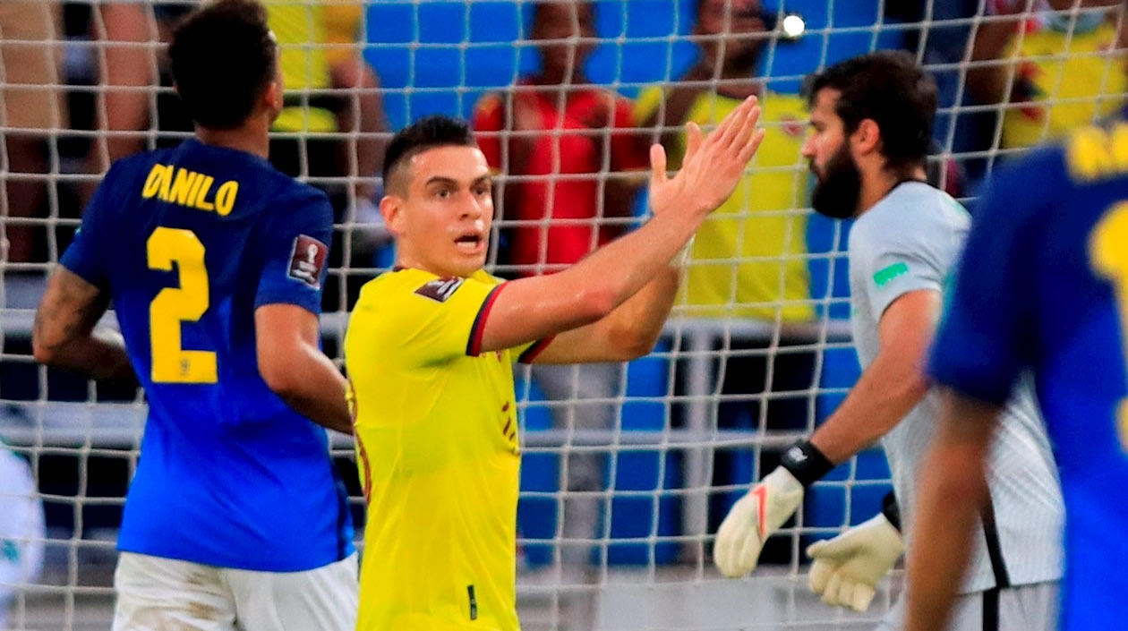 Mateus Uribe de Colombia reclama una mano hoy