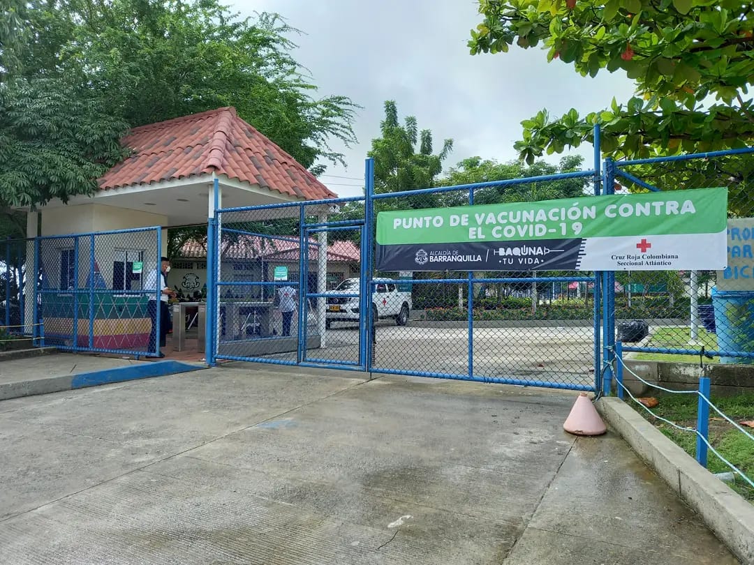 Cruz Roja Colombiana, seccional Atlántico. Cruz Roja atendió a quienes necesitaban vacunarse para ingresar al Metropolitano.
