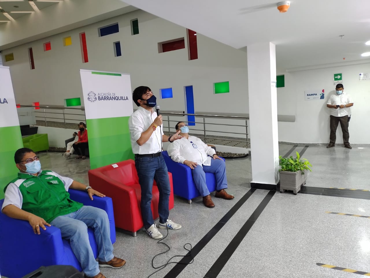 El secretario de Salud, Humberto Mendoza y el Alcalde de Barranquilla, Jaime Pumarejo.