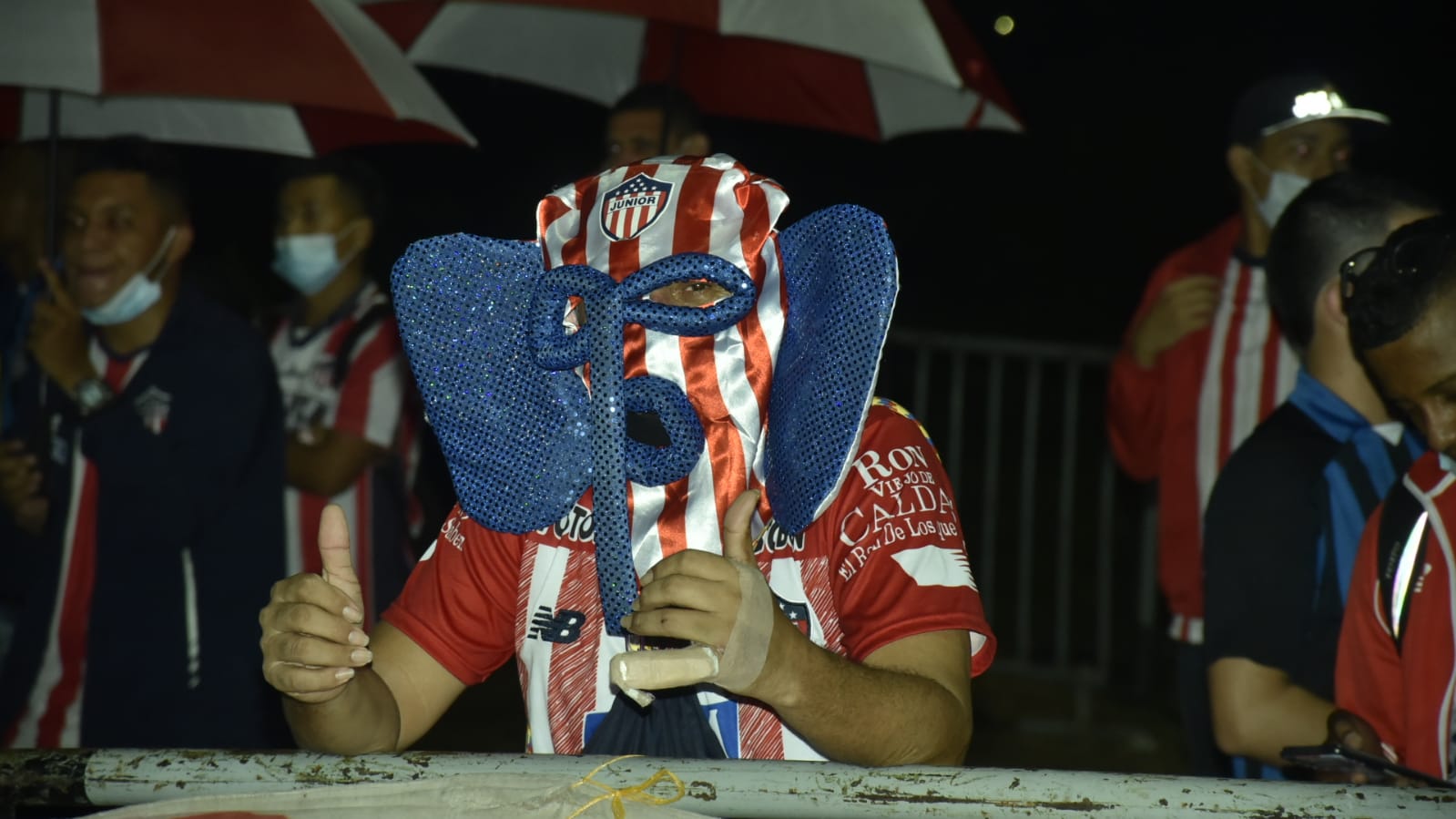 La marimonda rojiblanca.