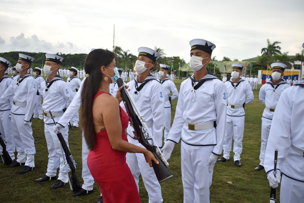 Familiares de los cadetes estuvieron en el juramento de bandera.