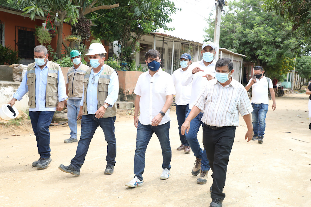 El Alcalde Jaime Pumarejo recorriendo los sectores.