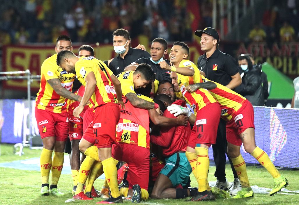 Jugadores del Deportivo Pereira celebrando la clasificación.