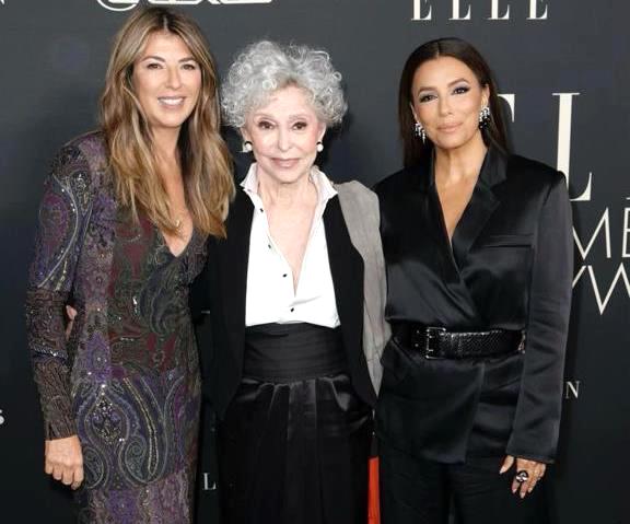 La periodista barranquillera Nina García con las actrices Rita Moreno y Eva Longoria.