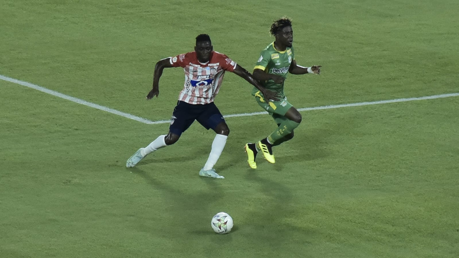 Cristian Martínez Borja en función de ataque.