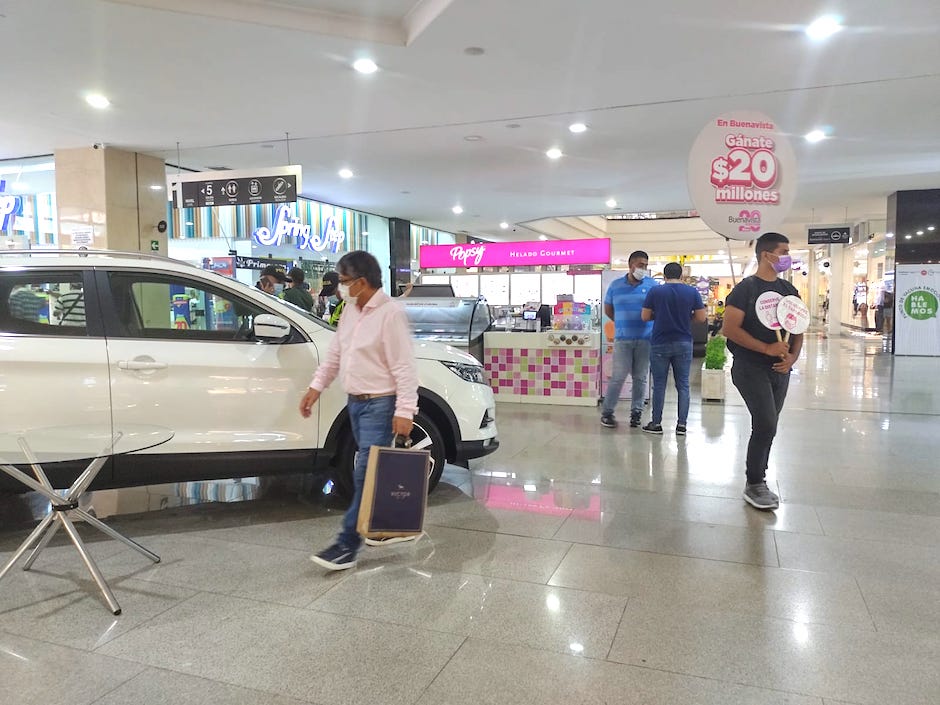 Centros comerciales acogiendo a los ciudadanos.
