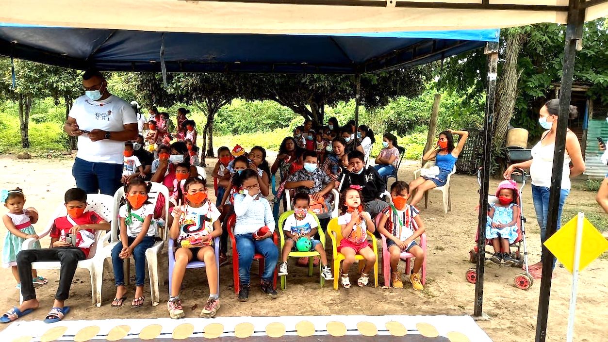 Niños participando en la jornada.