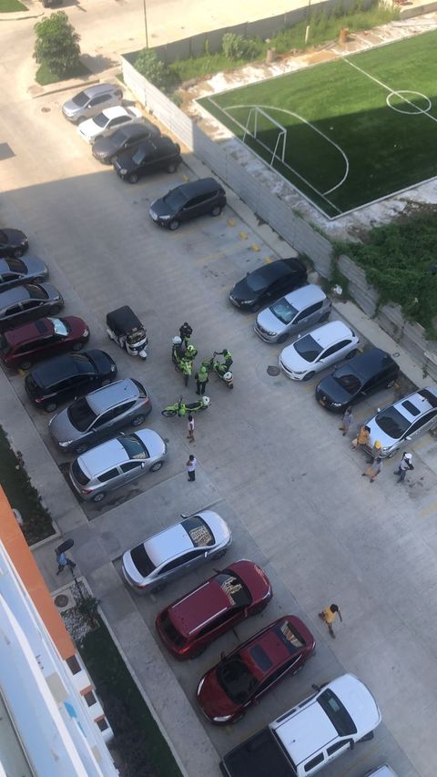 La Policía en el edificio.