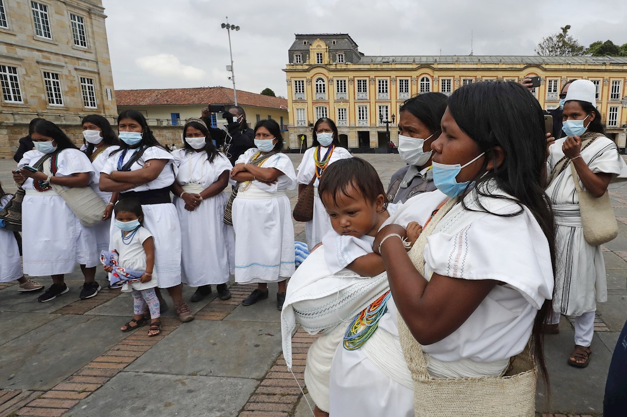 Indígenas de la Sierra Nevada de Santa Marta, en la Plaza de Bolívar.