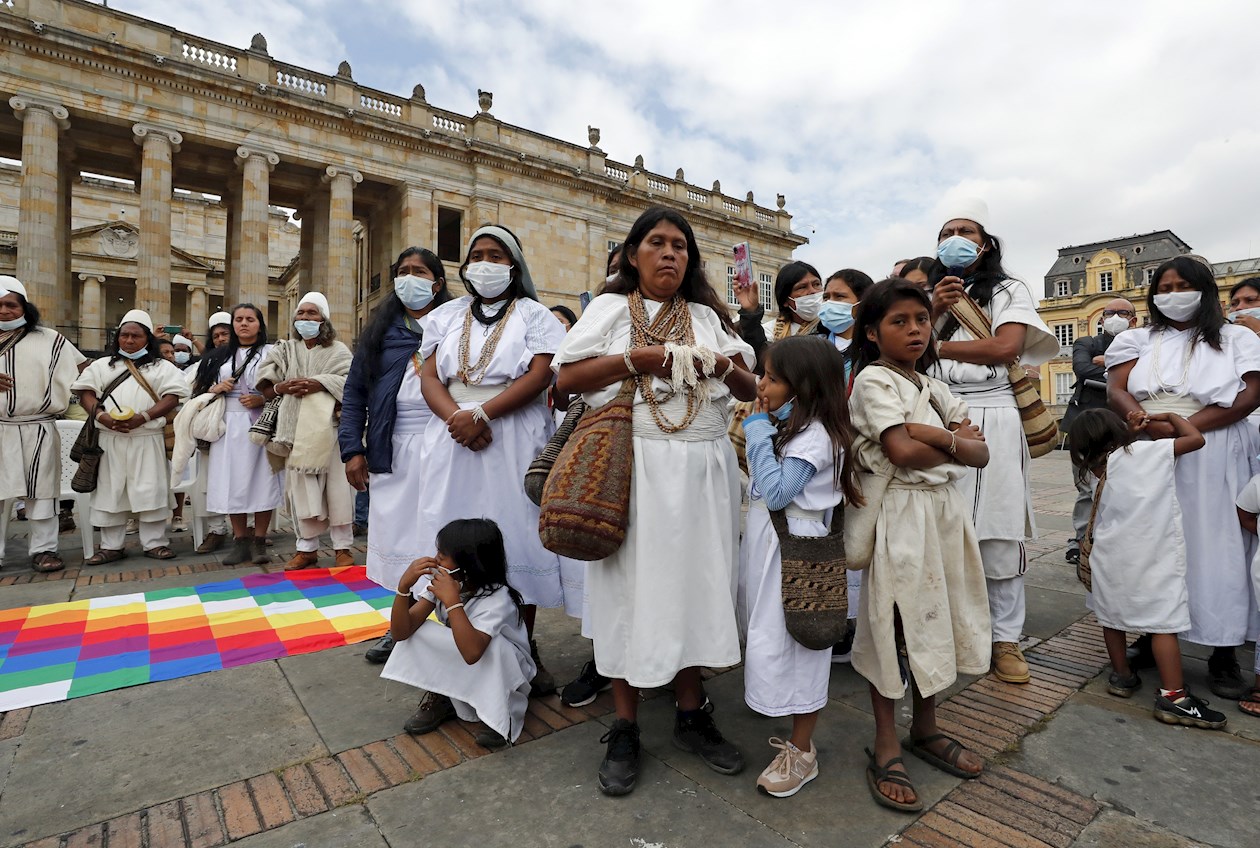 Indígenas de la Sierra Nevada de Santa Marta en la Plaza de Bolívar.