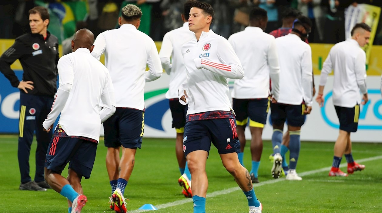 Jugadores de Colombia en el calentamiento previo al partido.