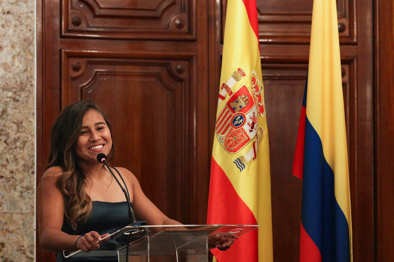  La futbolista del Atlético de Madrid Leicy Santos recibe uno de los premios "10 colombianos" con los que la Emabajada Colombiana en Madrid premia a los compatriotas que "fortalecen la imagen de Colombia" fuera del país latinoamericano.