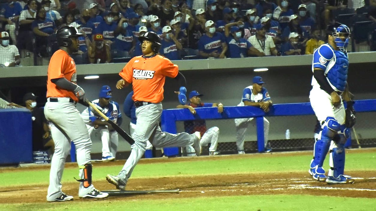 Gigantes empezó ganando con anotación de Héctor Martínez.