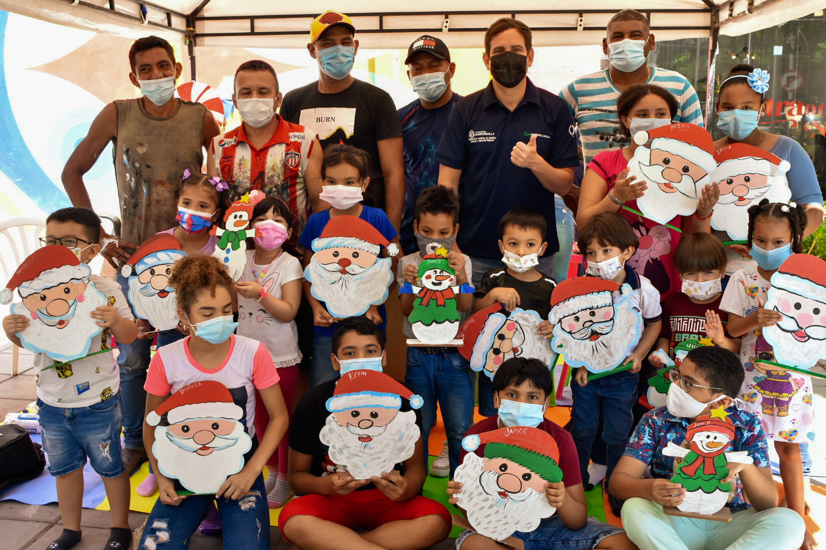  20 niños de la Fundación Mi Hogar e invitados especiales se dieron cita en La Esquina del Arte, ubicada en el Paseo Bolívar con carrera 39.