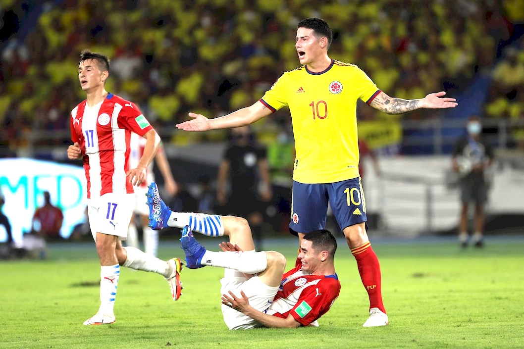 James Rodríguez reclamando una acción del juego.